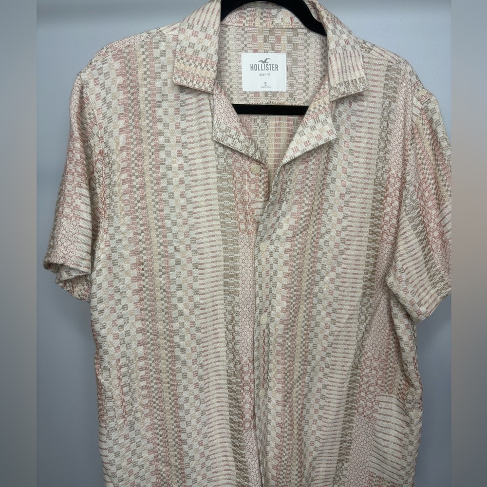 Hollister Men's Casual Shirt with Beige and Patterns